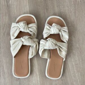 Universal Thread Cream Bow Slide Sandals